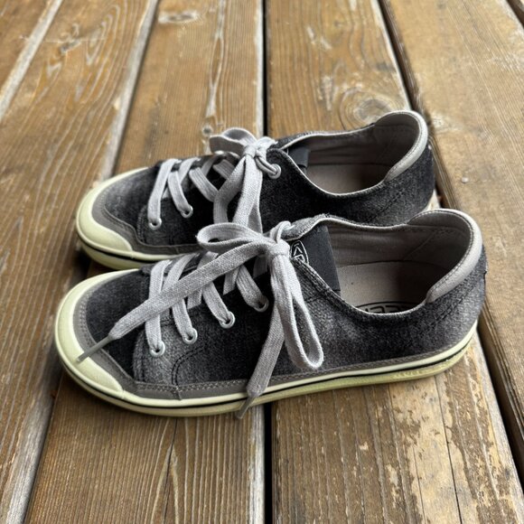 KEEN Elsa IV Gray and Cream Plaid Lace Up Sneaker in Women's 7 / 37.5 - Picture 5 of 10